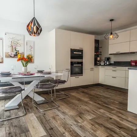 Moderne Souterrain-wohnung Apartment *