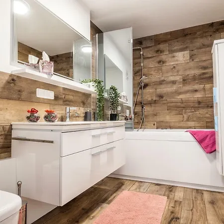 Moderne Souterrain-wohnung *